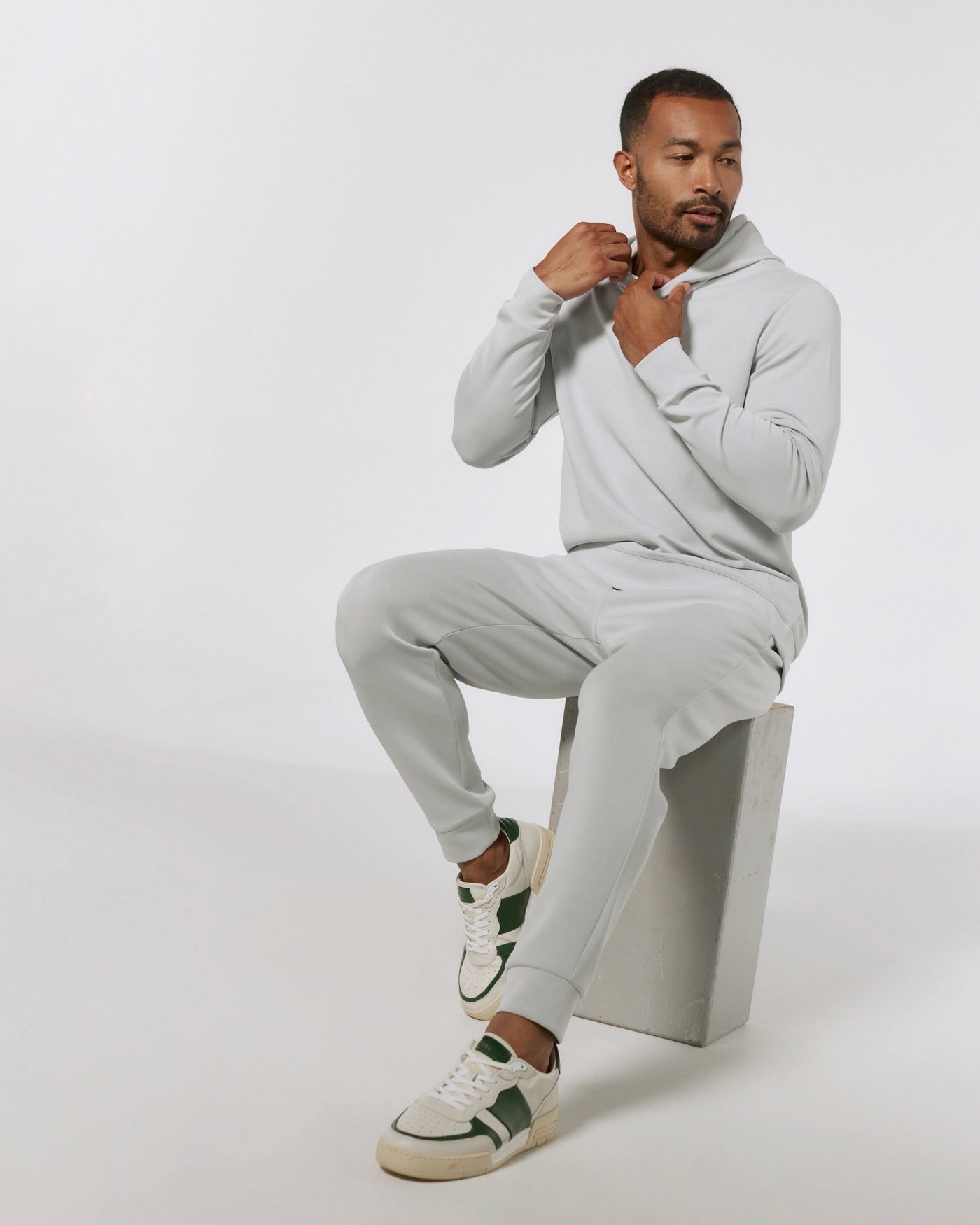 REV Joggers in Platnium